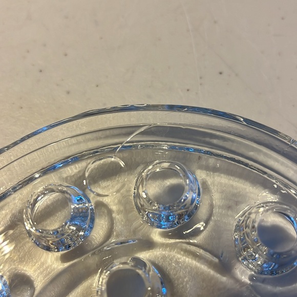 Vintage 16 hole clear flower,frog  on the front good cond back has a few slashes - Picture 5 of 5